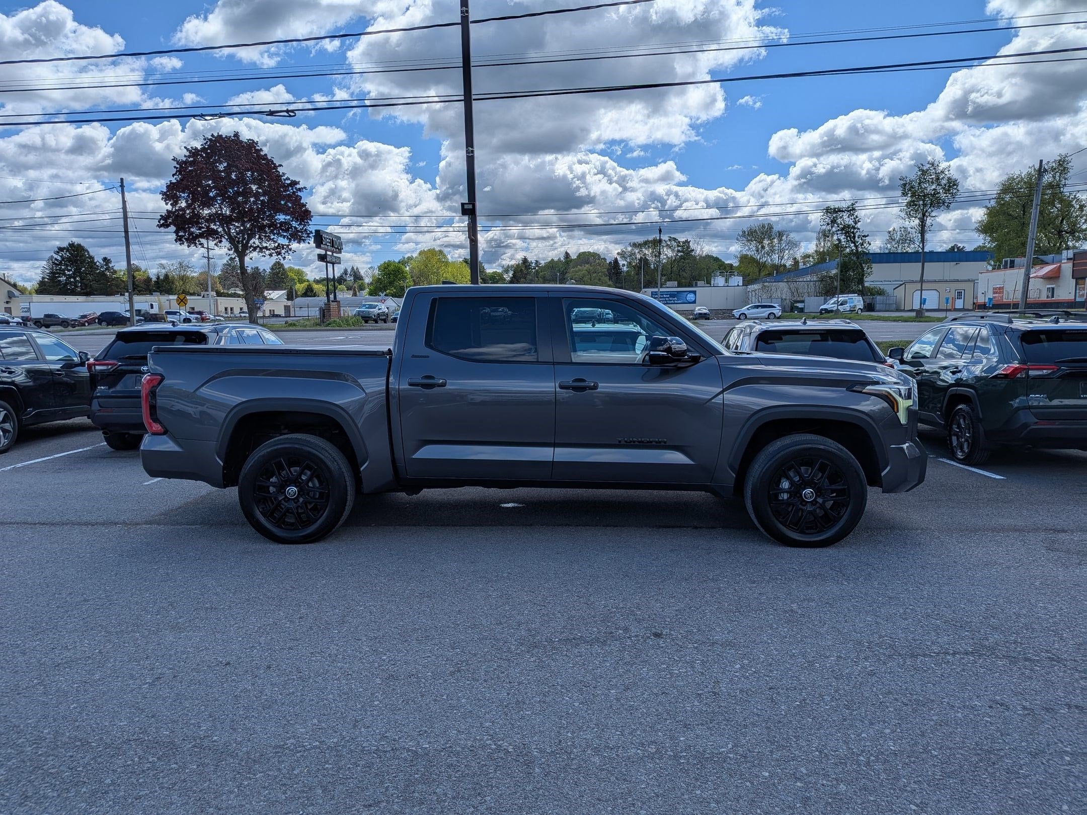 2024 Toyota Tundra Limited w/ Limited Premium & Power Pkg
