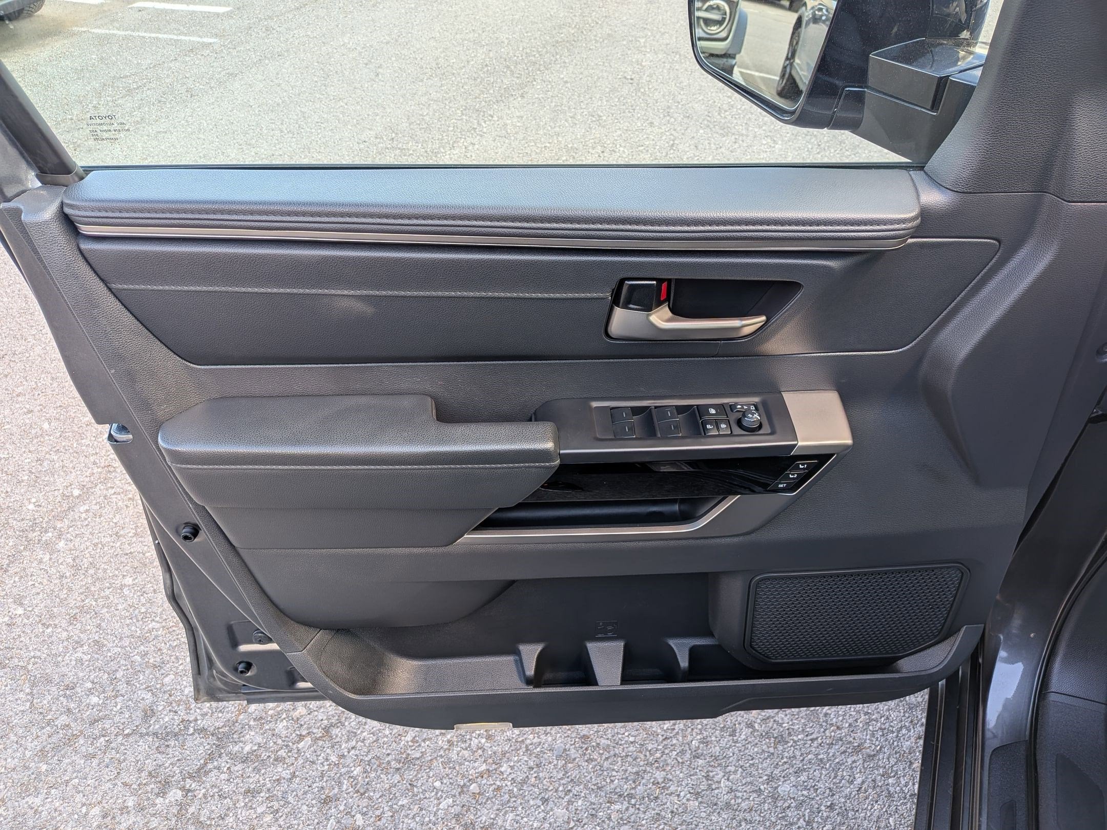 2024 Toyota Tundra Limited w/ Limited Premium & Power Pkg