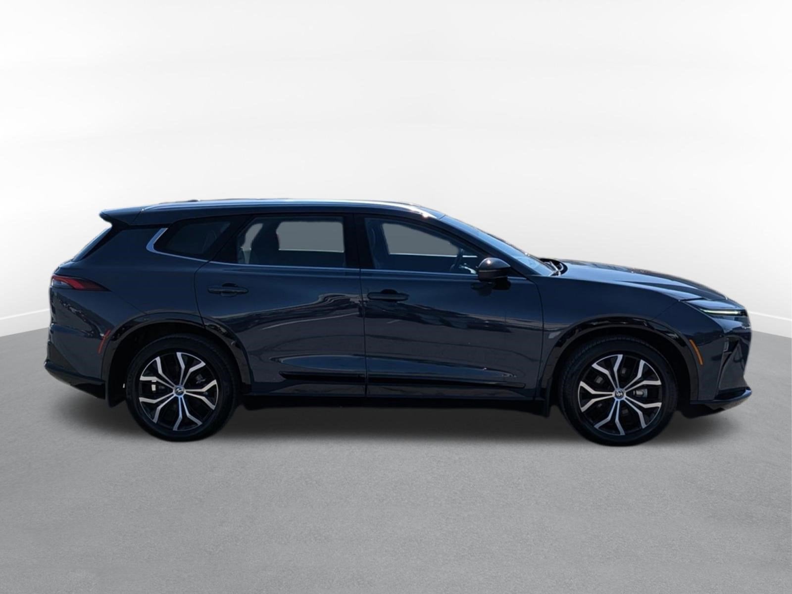 2025 Toyota Crown Signia XLE