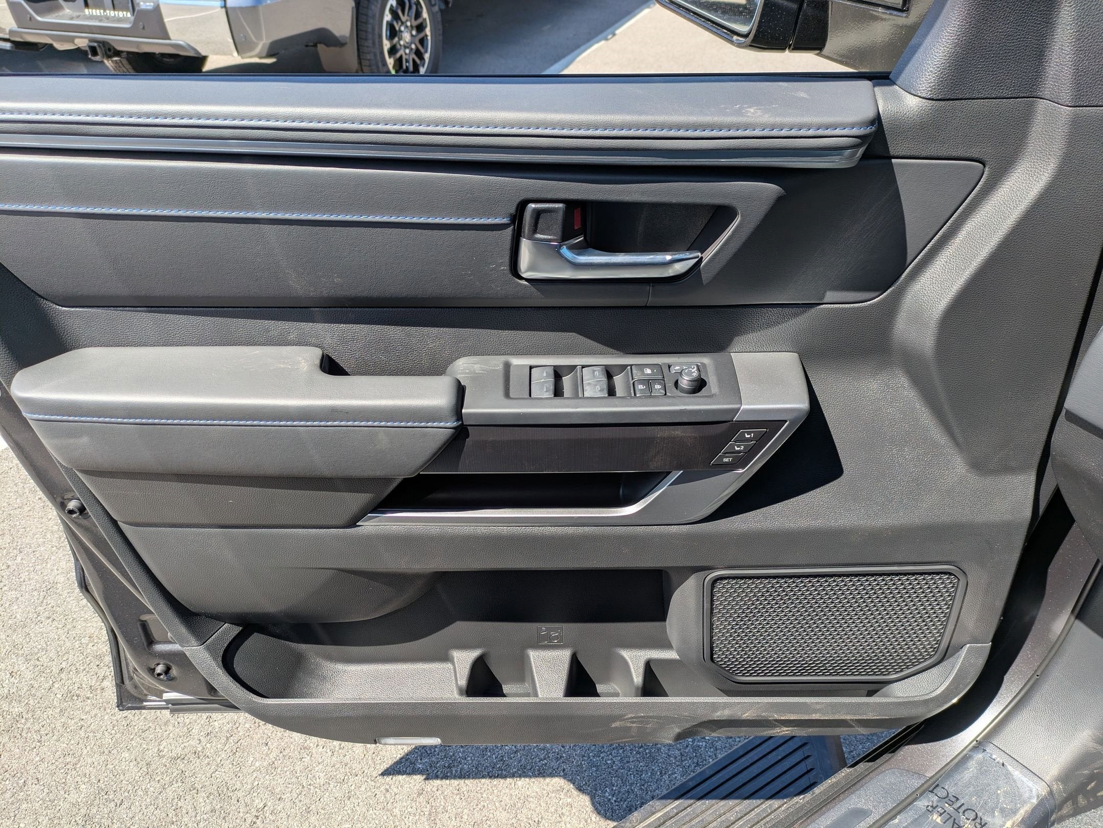 2025 Toyota Tundra i-FORCE MAX Tundra Platinum